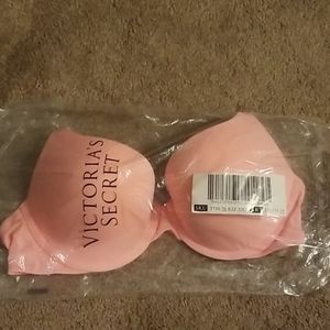 Victoria's Secret Tee Shirt lightly Pushup Bra